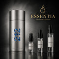Imagen publicitaria de ESSENTIA con perfume 212 Men NYC de Carolina Herrera, tres decants originales y logo dorado sobre fondo oscuro premium.