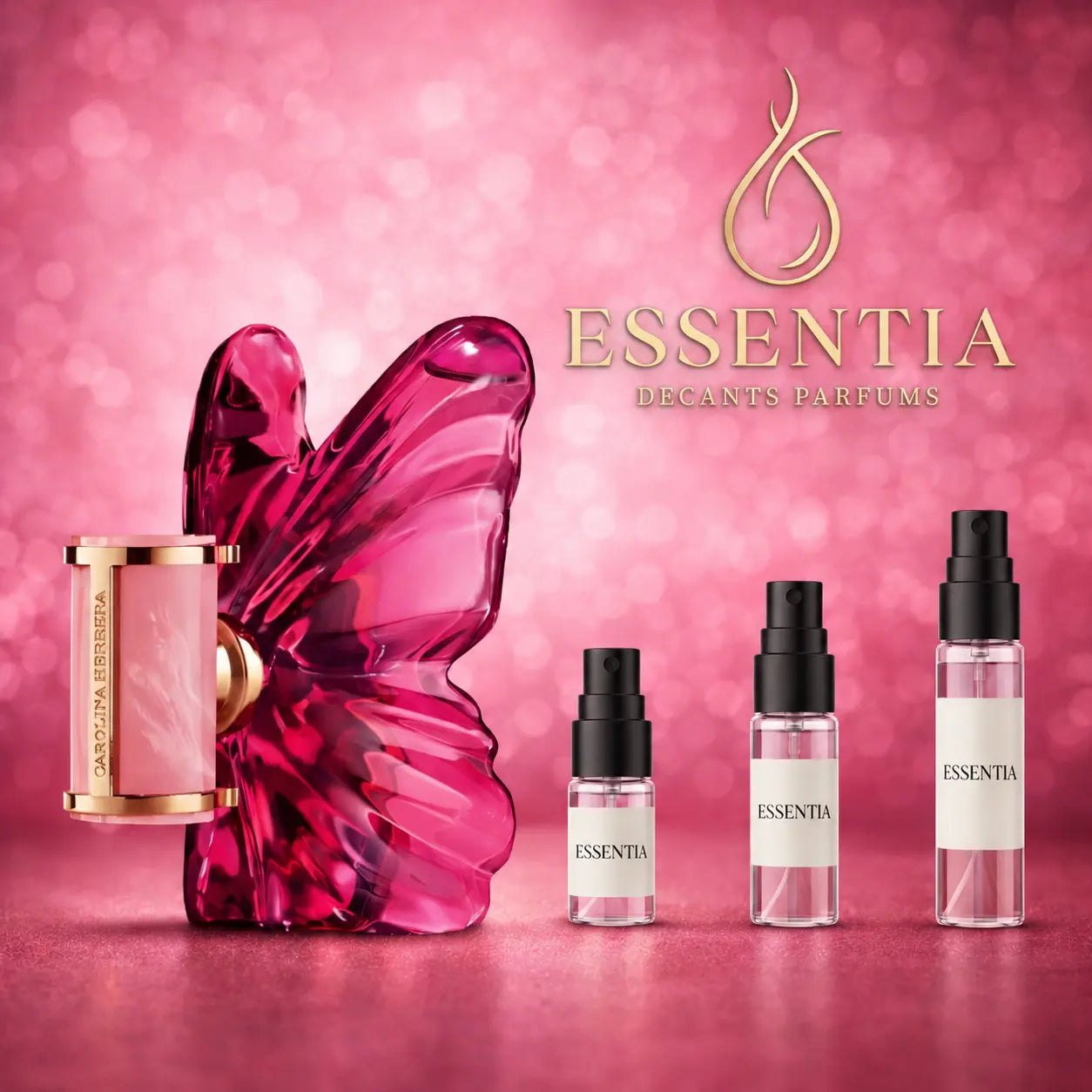 Imagen publicitaria de ESSENTIA con perfume Carolina Herrera rosa, tres decants originales y logo dorado sobre fondo rosa elegante.