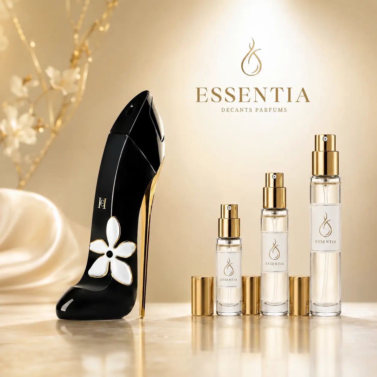 Imagen premium de Good Girl Jasmine Absolute Carolina Herrera junto a decants ESSENTIA de 3 ml, 5 ml y 10 ml sobre fondo dorado elegante, ideal para catálogo de perfumes originales.